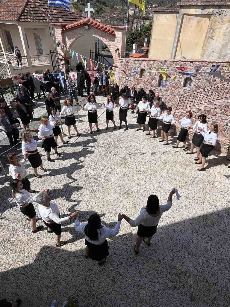 Women dancing a traditional dance in Gialtra